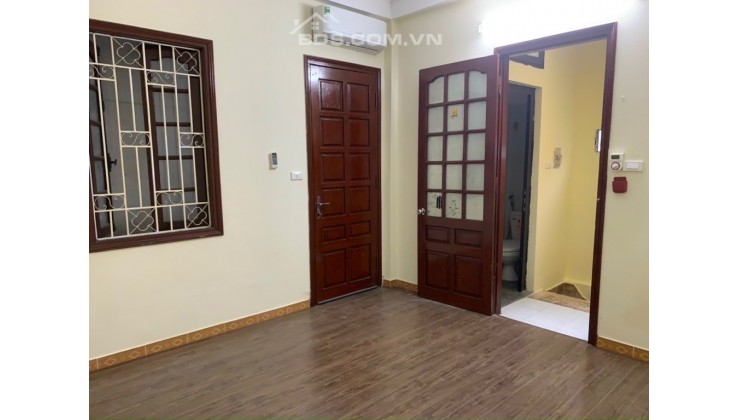 Bán nhà  Lê Duẩn, 4Tầng, đúc BTCT, cách 10m ra phố,  27m2, giá chỉ  4,25 tỷ  (còn thương lượng )